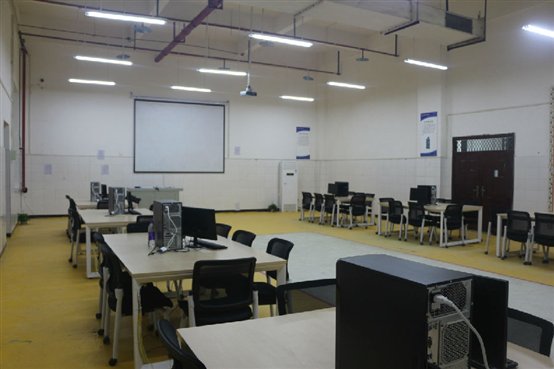 C:Documents and SettingsAdministrator桌面实验室图册信息采集9-3-12实训基地-图册-照片实训基地-图册-照片 建筑实训基地  BIM建筑信息化实训中心Q7462186.JPG